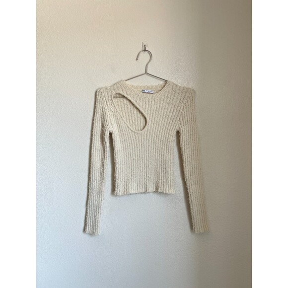 Zara Sweaters - Zara Women’s Chenille Cut-Out Crop Sweater in Ecru Size SMALL
